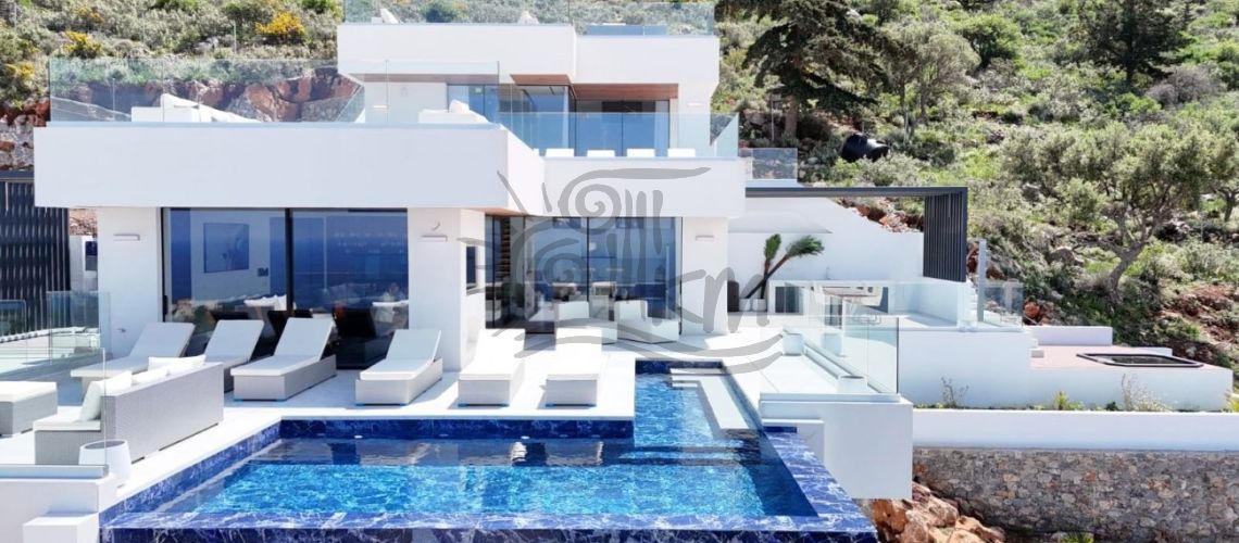 Chania, Kokkino Chorio. Zum Verkauf steht eine atemberaubende 240 m² große Villa auf einem 4.600 m² großen Grundstück mit wunderschönem Meerblick. property first image