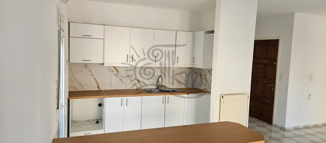 Heraklion, Kipoupoli. For rent a four-room penthouse apartment of 100 sq m in a very good location. property first image